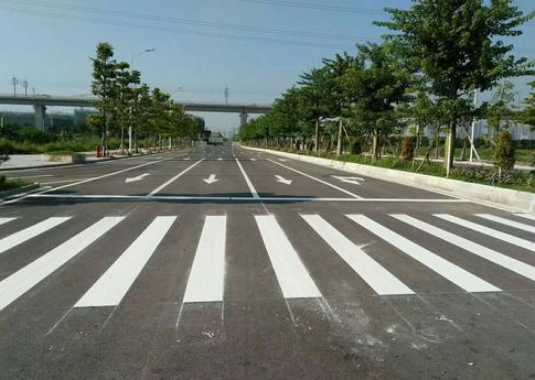 为什么要使用热熔划线工艺？热熔划线施工有什么优点？